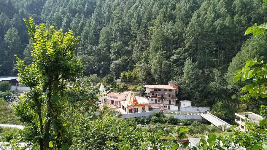 hotels near neem karoli baba ashram