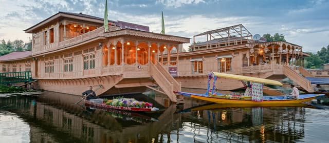 WelcomHeritage Gurkha Houseboats - Srinagar