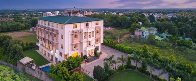 WelcomHeritage Mount Valley Resort - Ranthambore