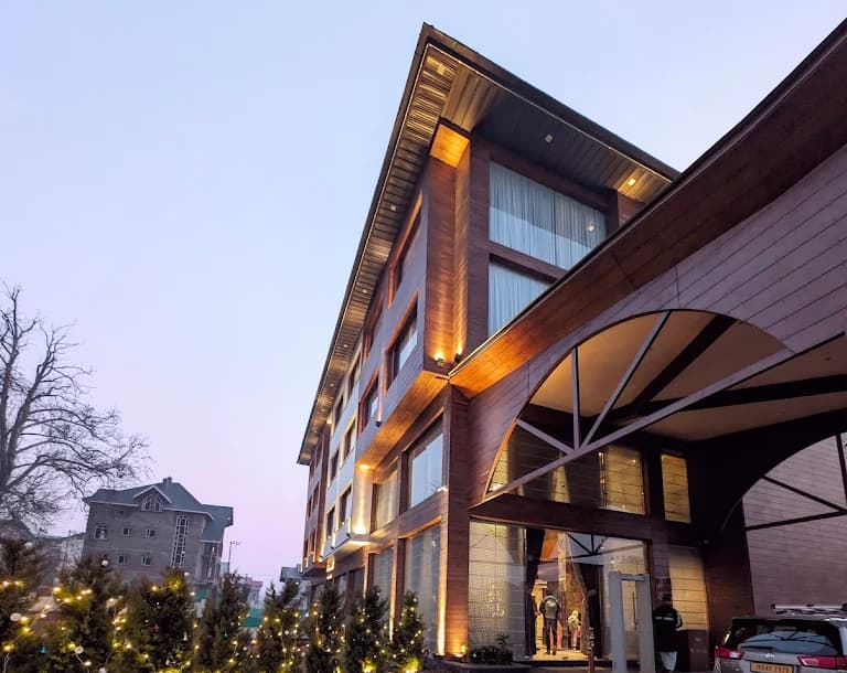 Srinagar Hotel Stay – The Complete Guide to Comfort, Culture & Travel