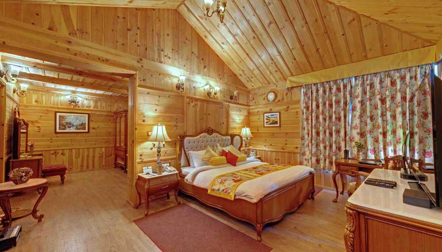 WelcomHeritage Urvashi's Retreat, Manali - Grand Himalyan Suite