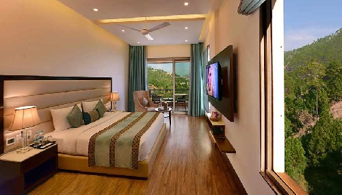 WelcomHeritage Glenview Luxury room 