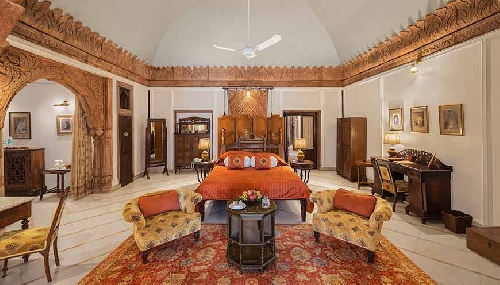 WelcomHeritage Bal Samand Lake Palace- Maharani suite